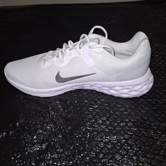 A pair of Nike Revolution 6 in a men's size 12. They're NWT with no flaws.