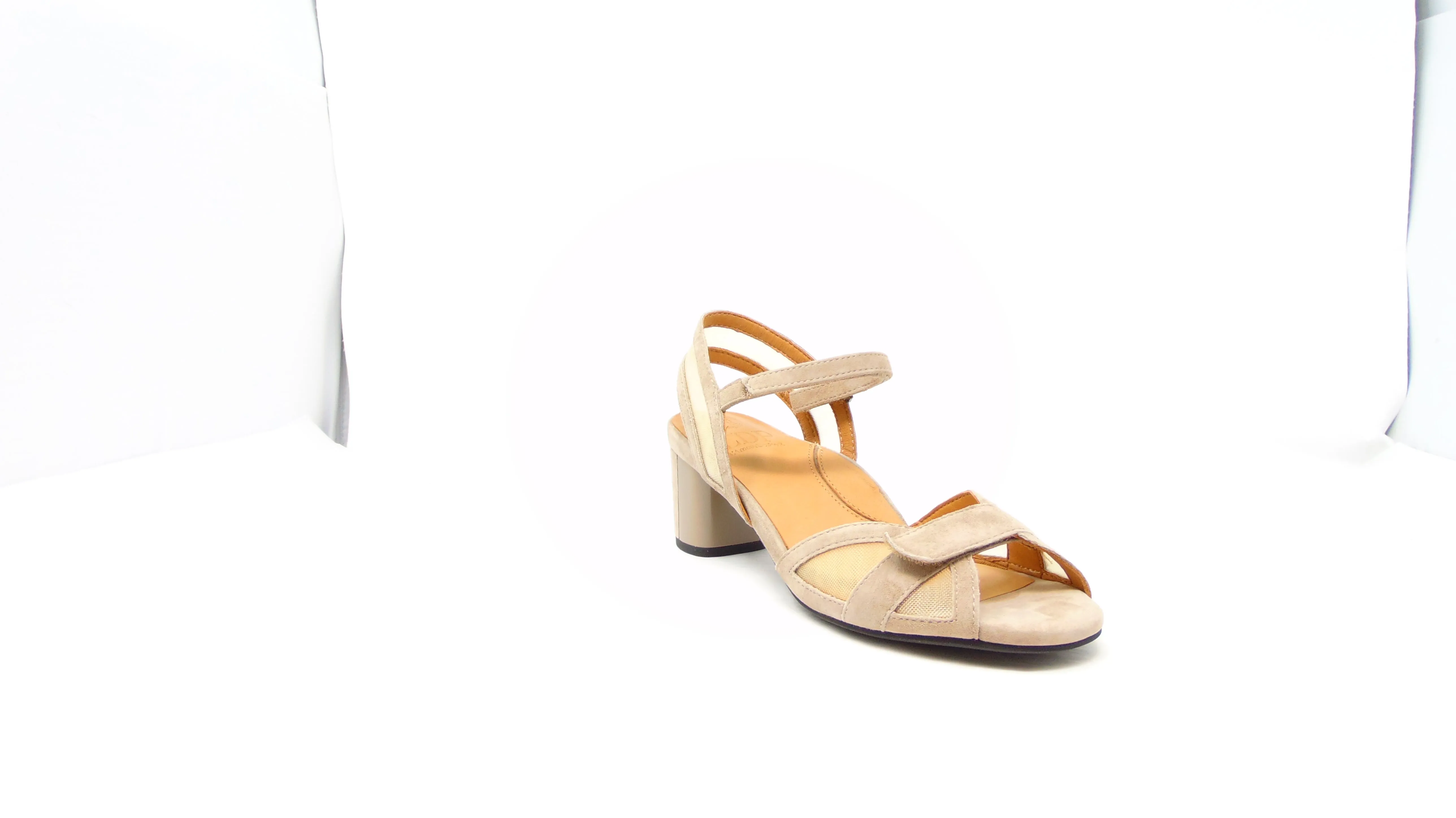 L'Amour Des Pieds Mahiya Mid Heel